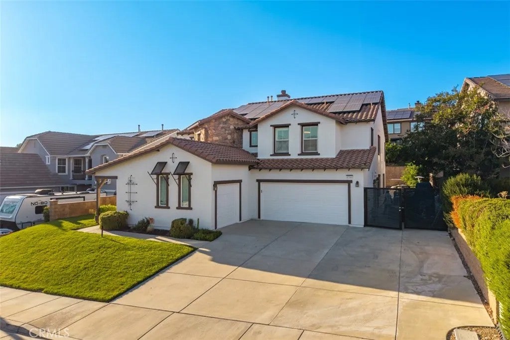 27367 Pinyon — photo