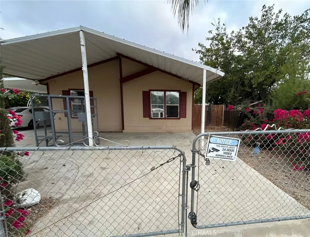 31090 Robertson — photo