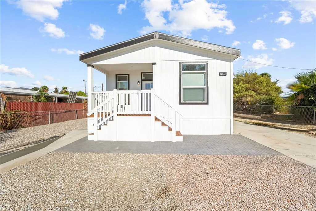 25216 Wanda Lane — photo