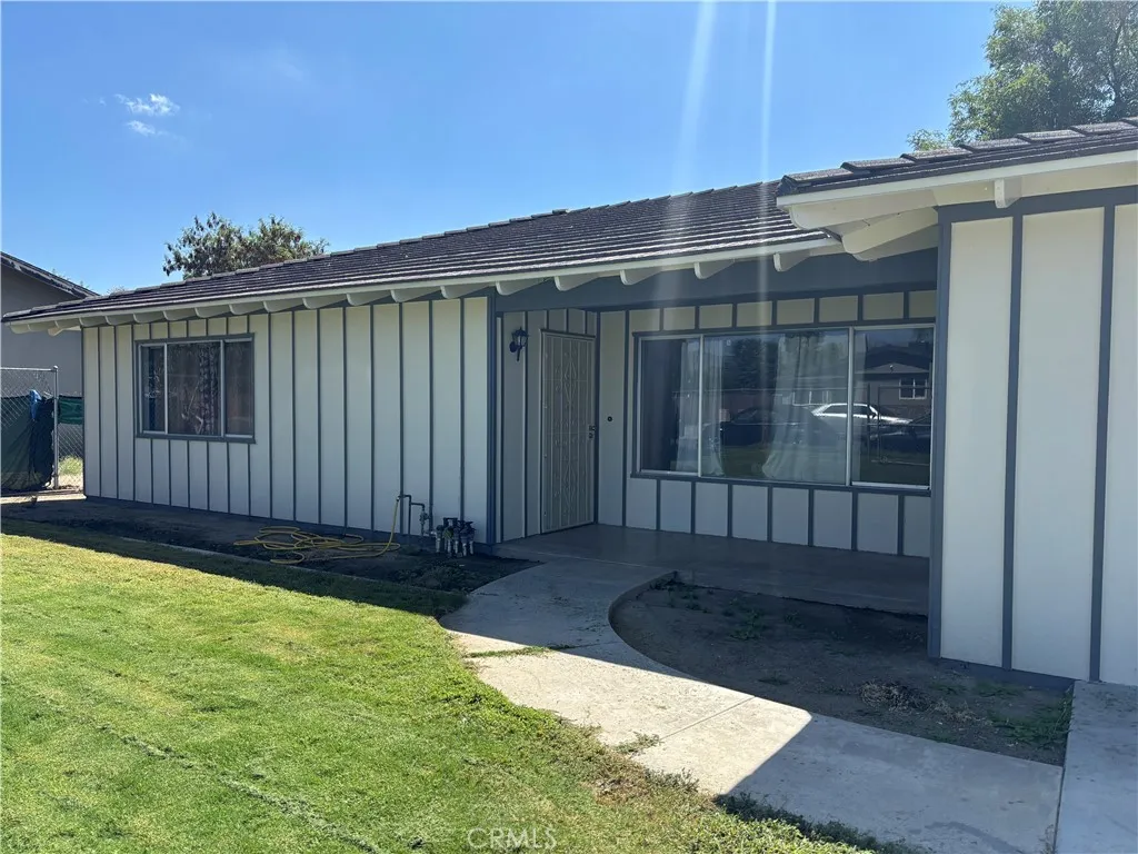 40425 Whittier Avenue — photo