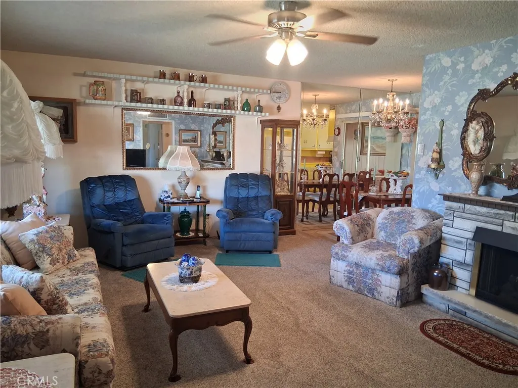 121 Mary — photo