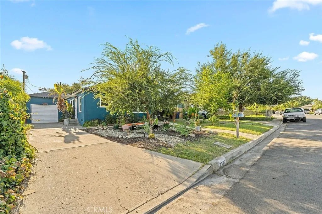 2325 Barnett — photo