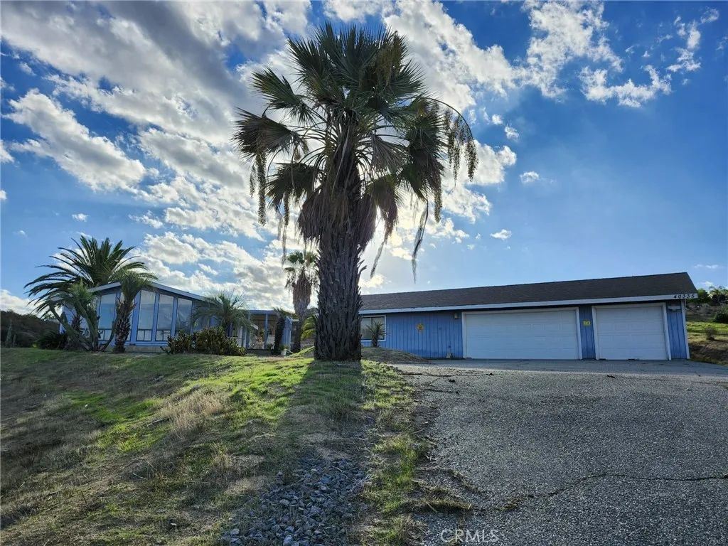 40335 Calle Vecina — photo