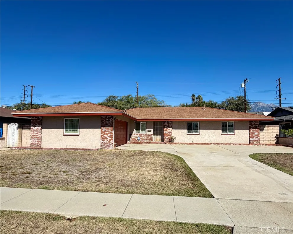 885 Azure Court — photo