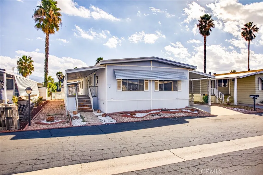1525 W Oakland Unit 57 — photo