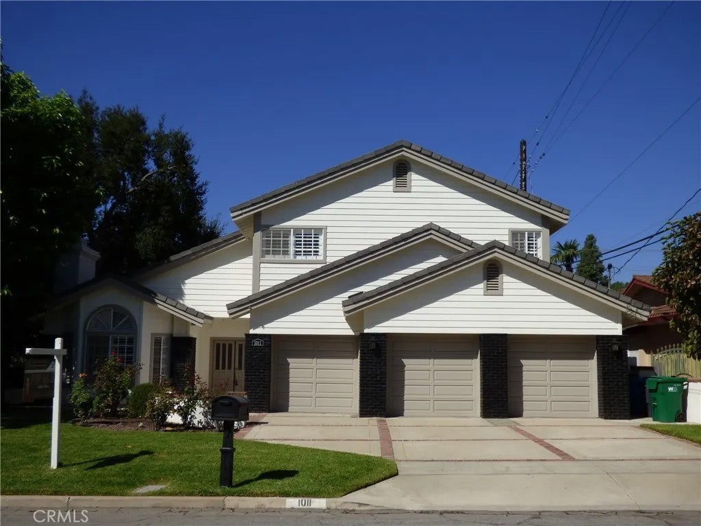 1011 Rodeo Road — photo