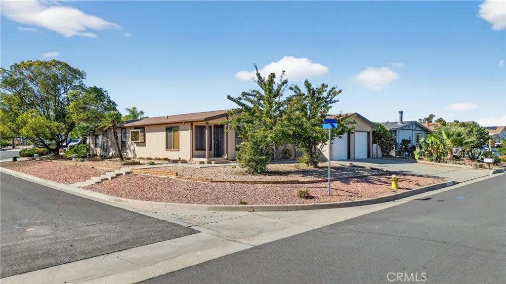 642 Roadrunner Way — photo