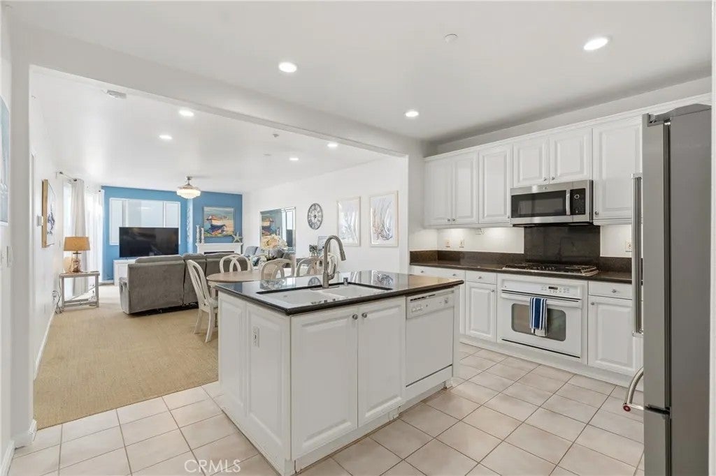 1400 E Ocean Boulevard 2403 — photo