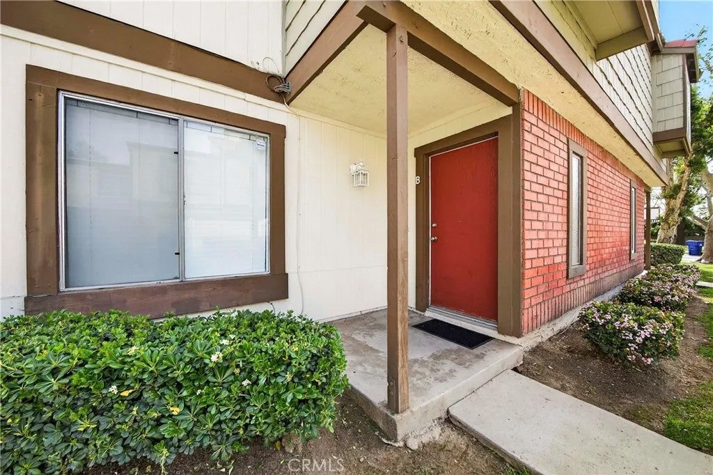 1218 S Cypress Avenue B — photo