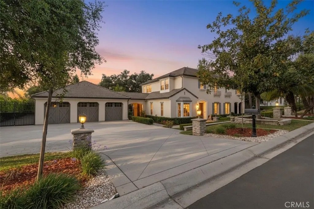 729 Carriage House Dr. — photo