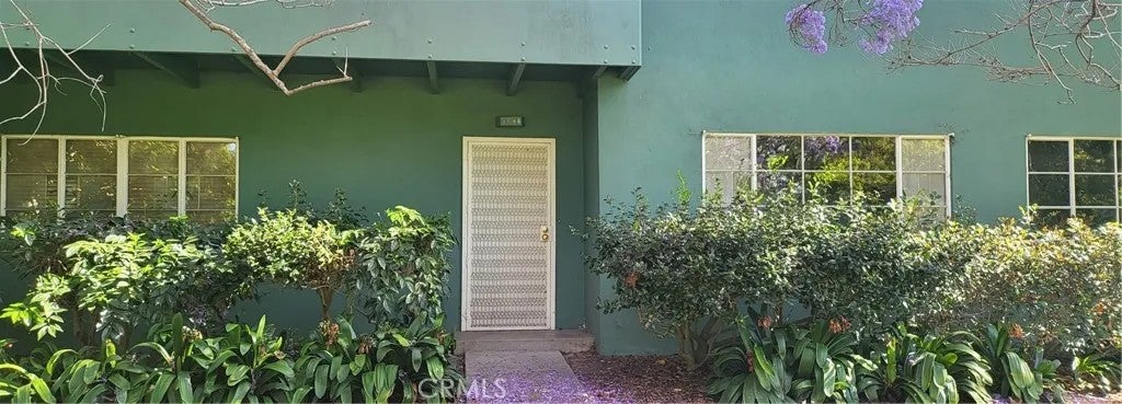 5148 Village Green — photo