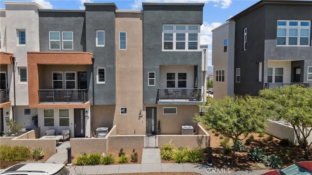 27034 Hummingbird Lane — photo