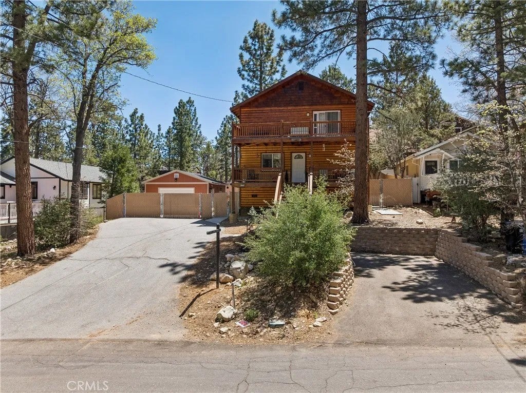 879 Spruce Lane — photo