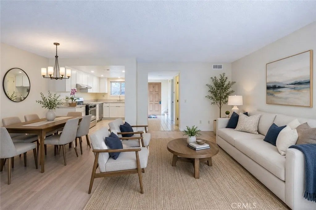 1008 Las Lomas Unit C — photo