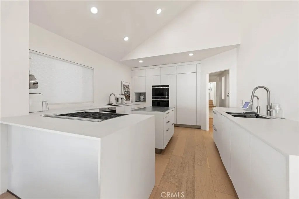 411 Woodcliffe — photo