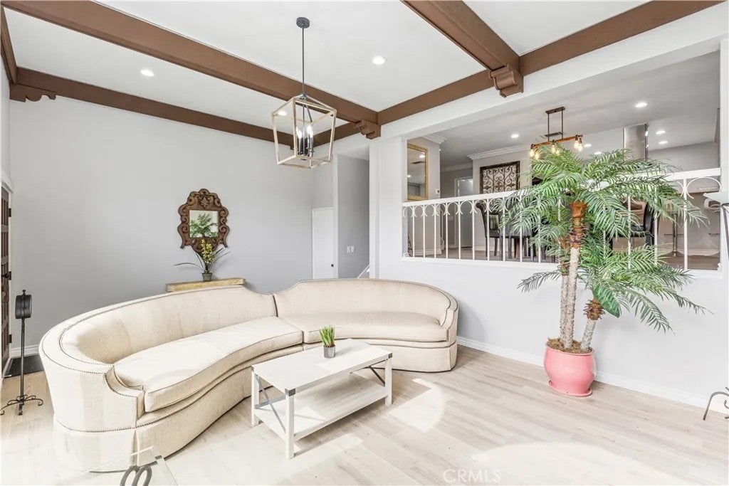 115 N Almansor 37 — photo