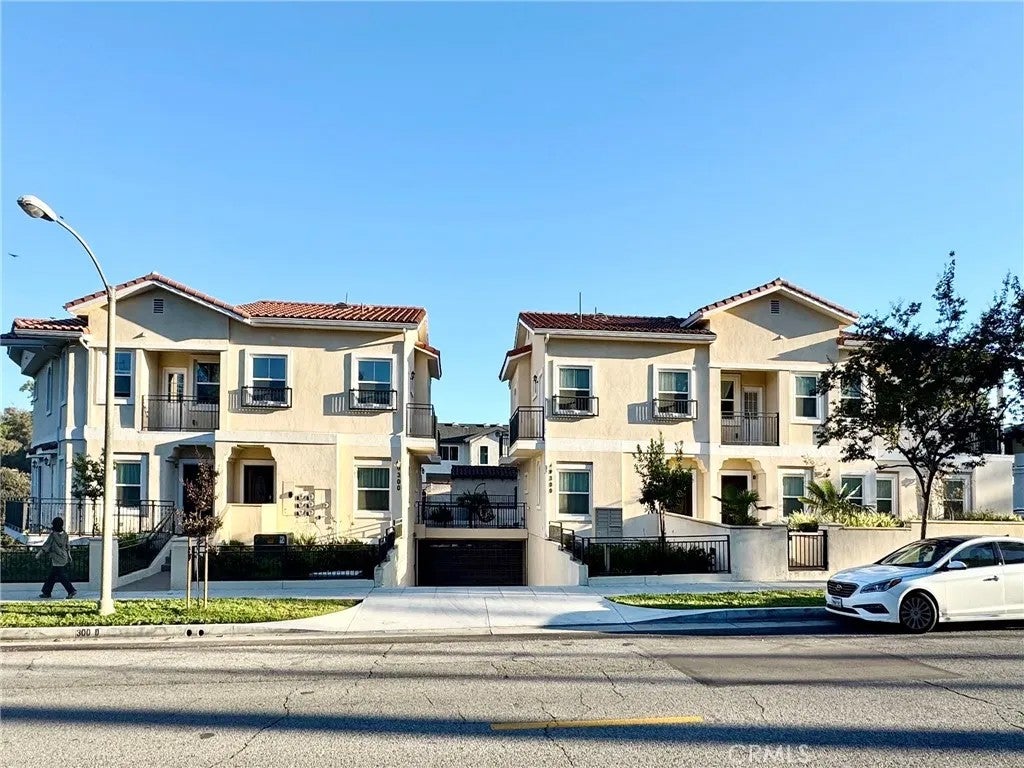 300 E Alhambra Road D — photo