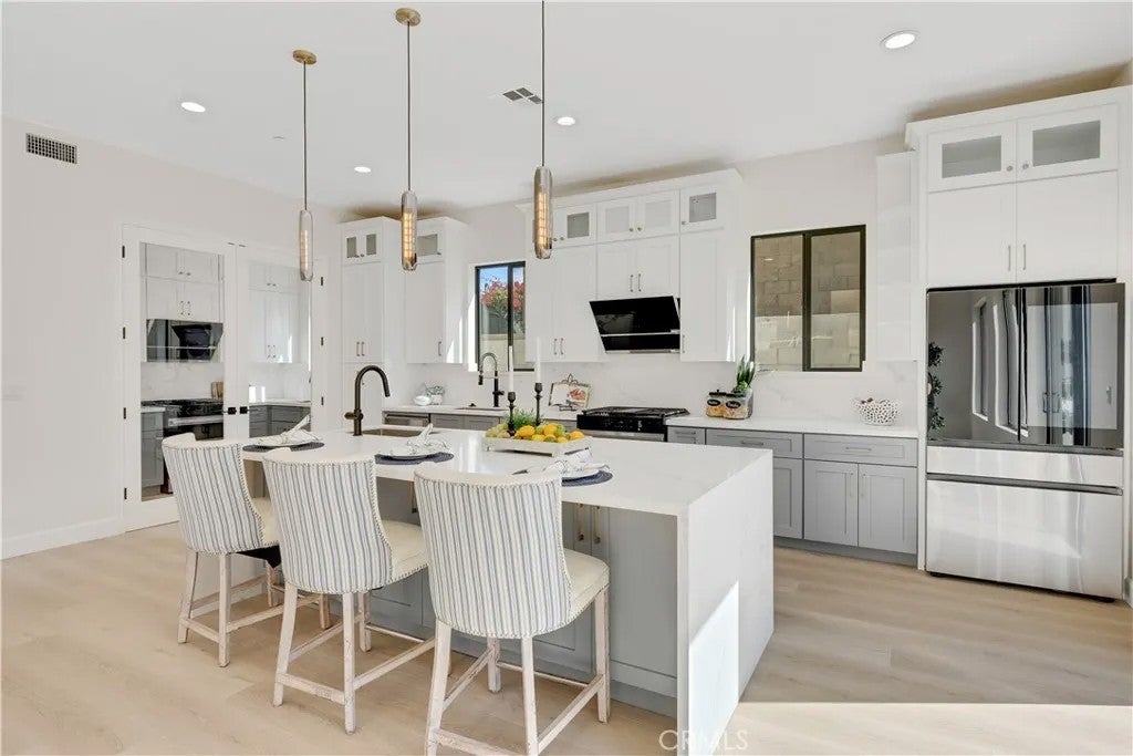 7156 Mooney — photo