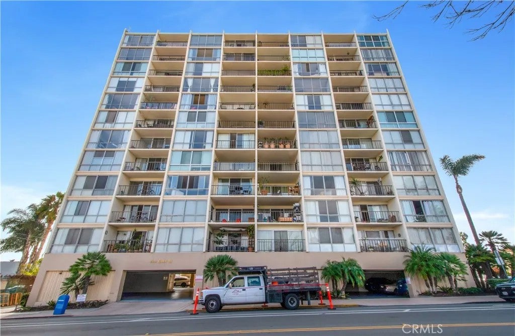 4944 Cass Street 1101 — photo