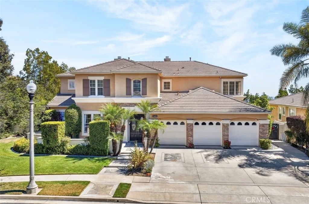 2420 Vista Del Sol — photo