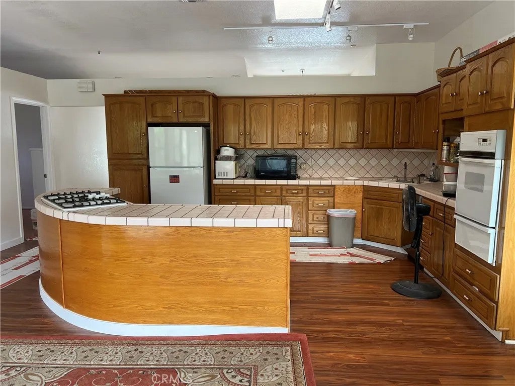 5620 Carbon Canyon — photo