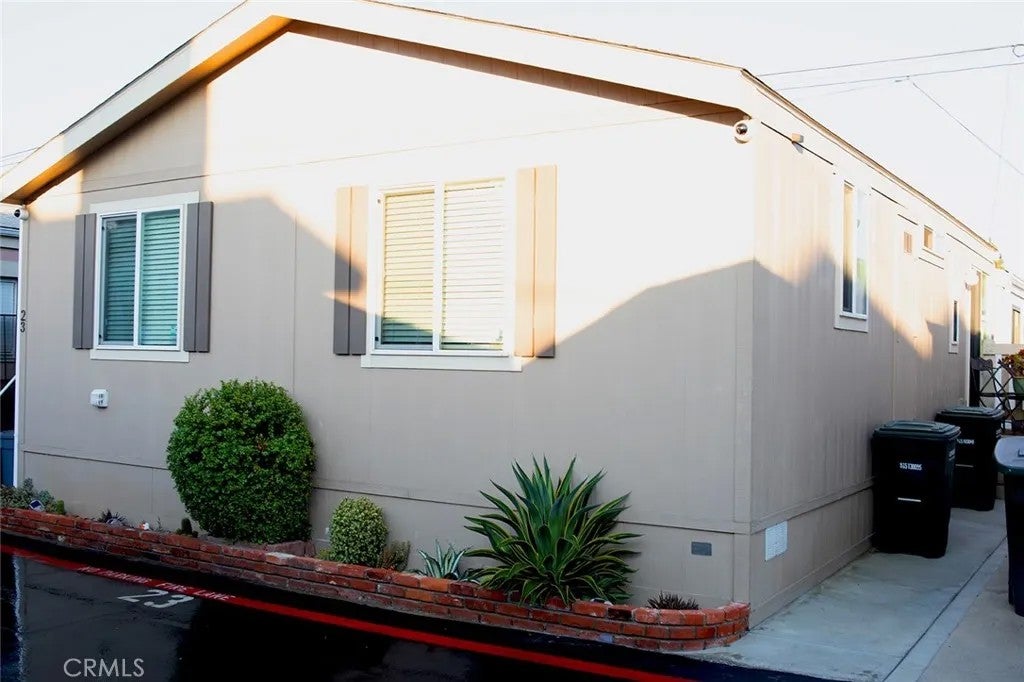 327 W Wilson 23 — photo