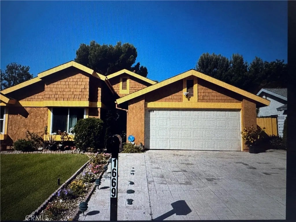 1669 W Phillips Drive — photo