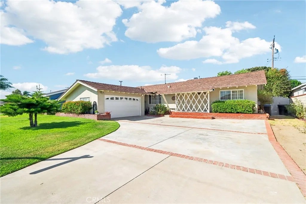 911 W Lucille Avenue — photo