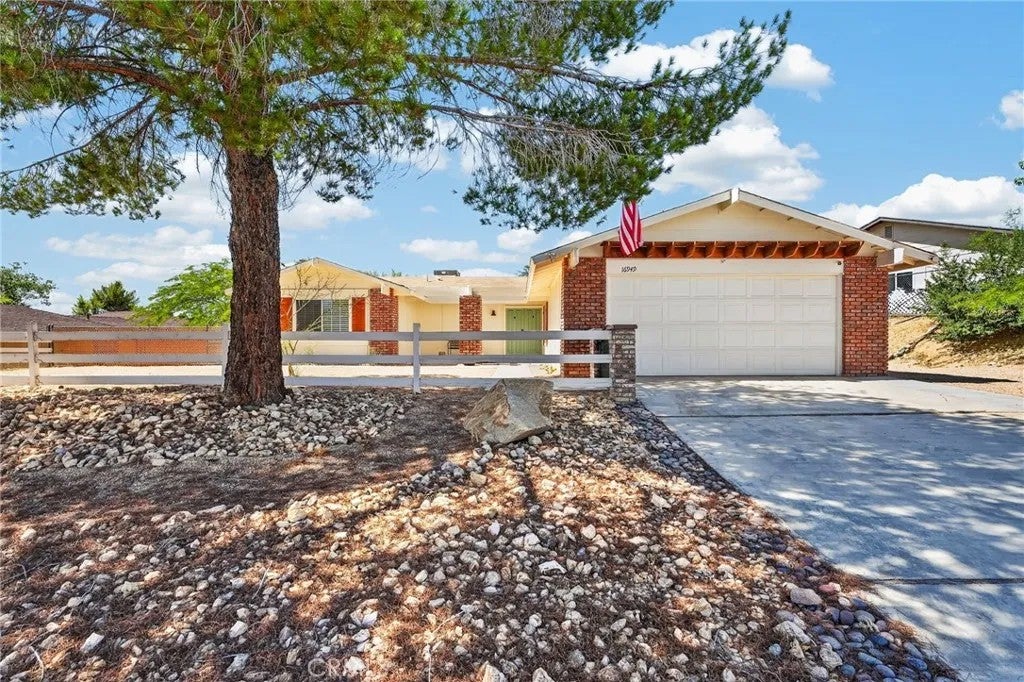 16949 Lorene Drive — photo