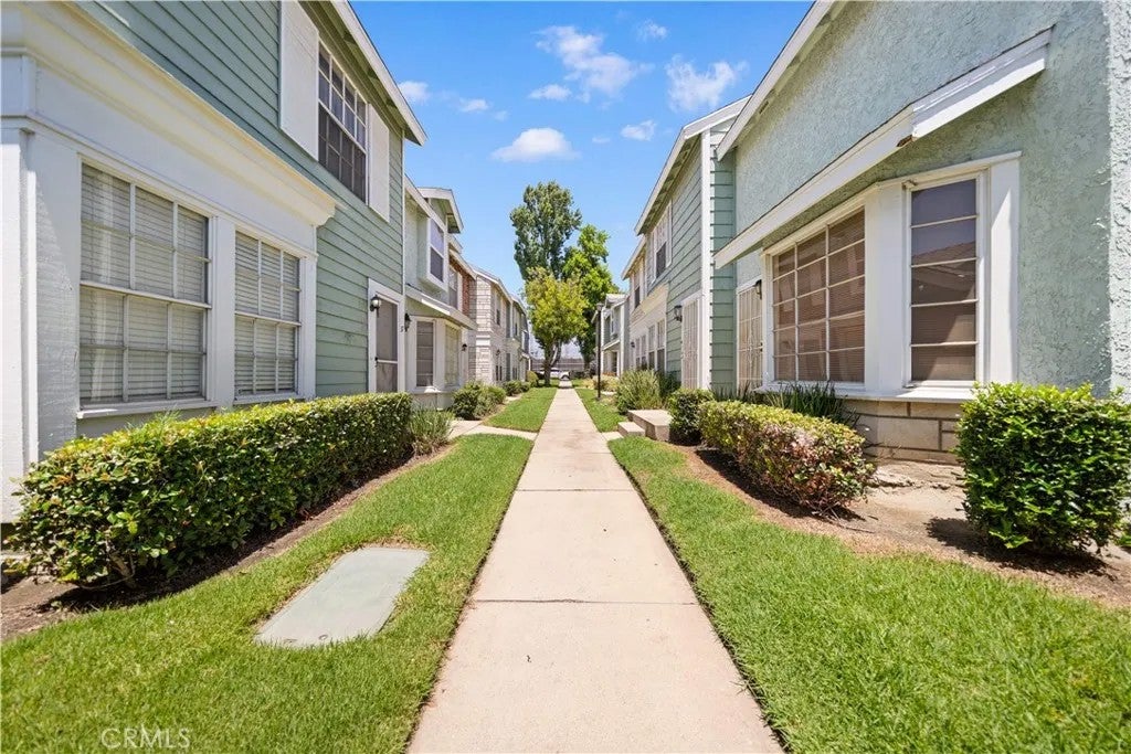 5640 Riverside Drive 32 — photo
