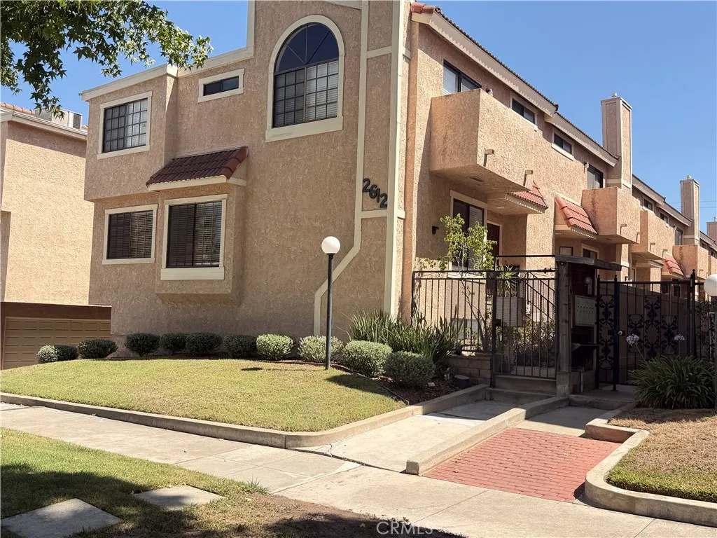 2612 W Grand Avenue Unit C — photo