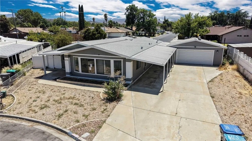 43715 Elliot Court — photo