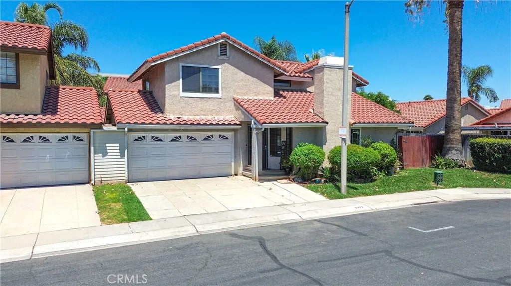 2373 Lily Court — photo