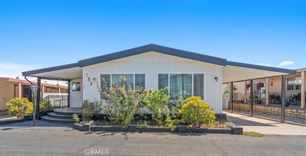8651 Foothill 186 — photo