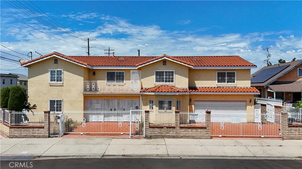 3672 S Normandie — photo