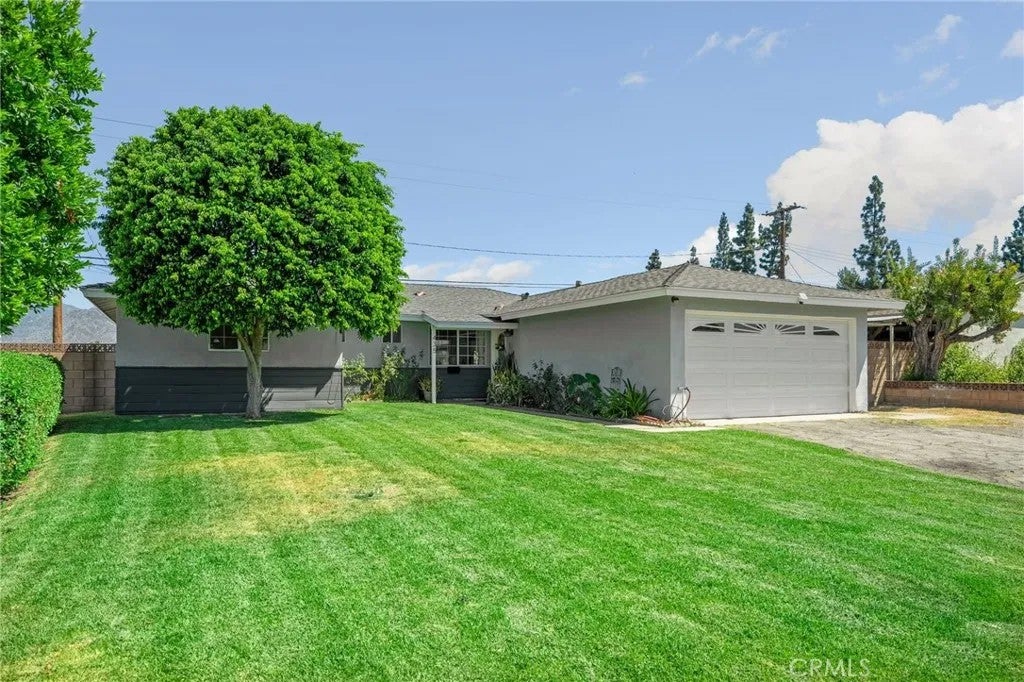 435 E Nubia — photo
