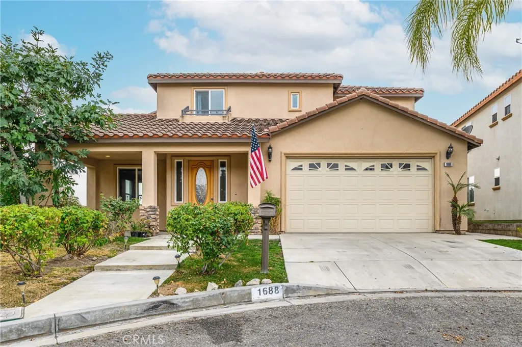 1688 Crest View — photo