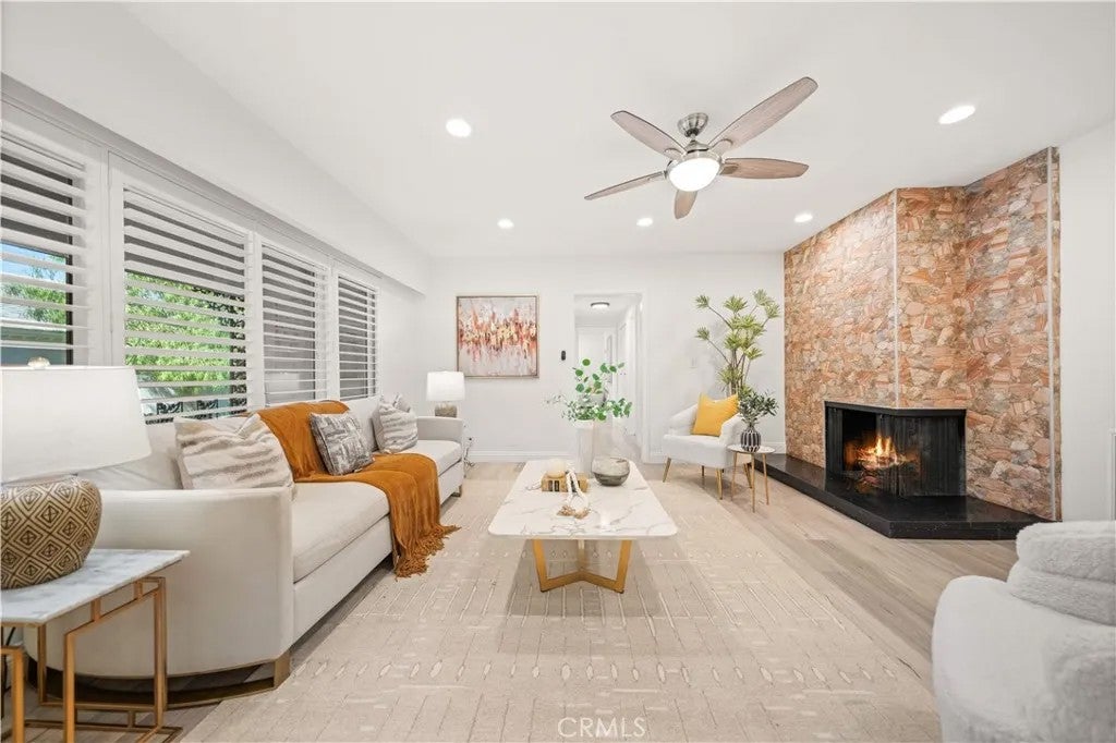 1611 S Pomona D13 — photo