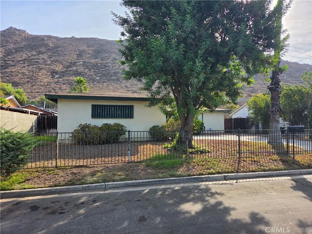5901 Paramount Drive — photo