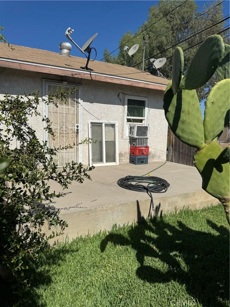174 E 11th, Perris, CA 92570 — photo 2