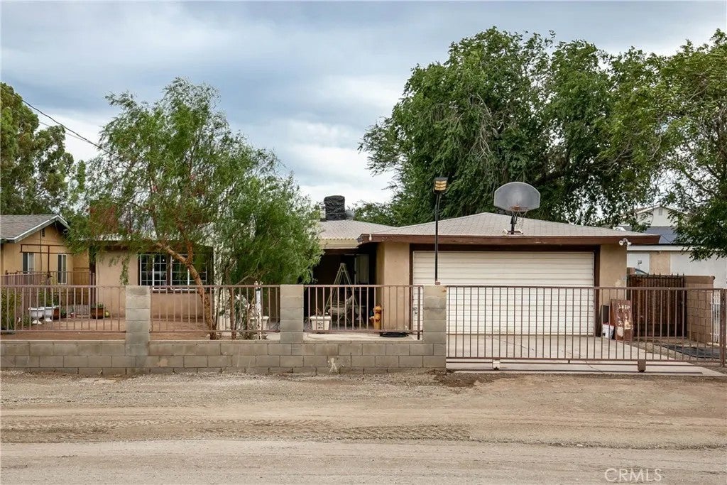 2618 E Avenue Q4 — photo