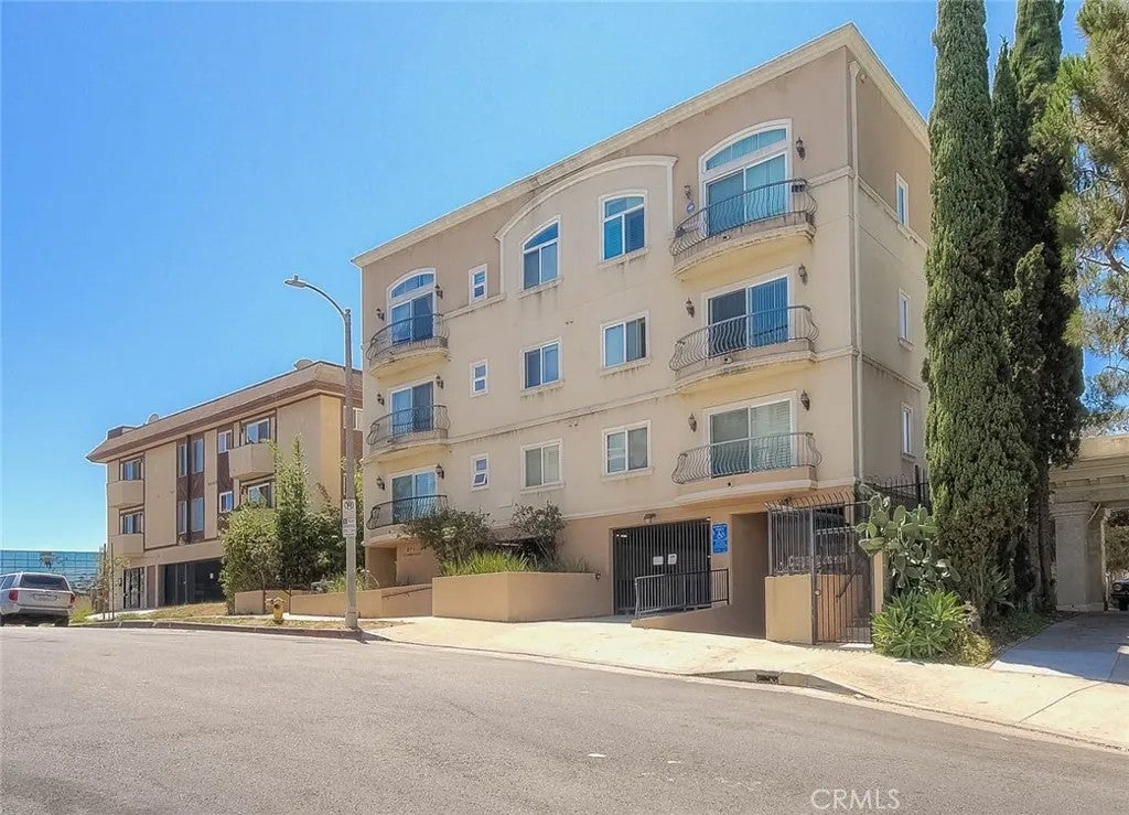 971 S St Andrews Place 101 — photo