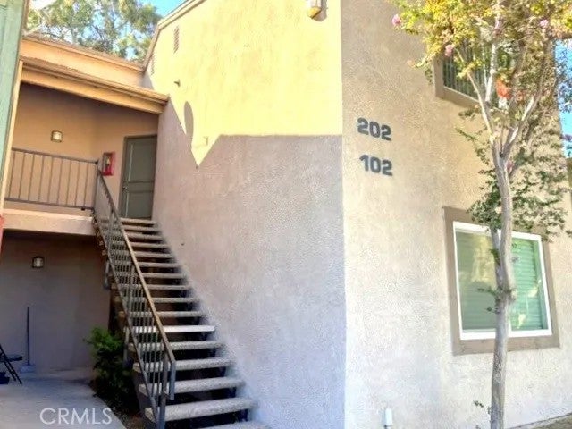 2564 Avenida Del Vista 202 — photo
