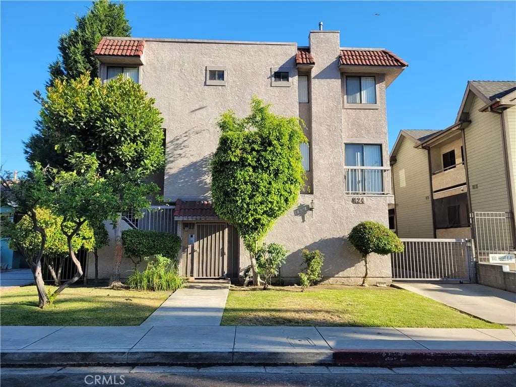 424 Palm 3 — photo