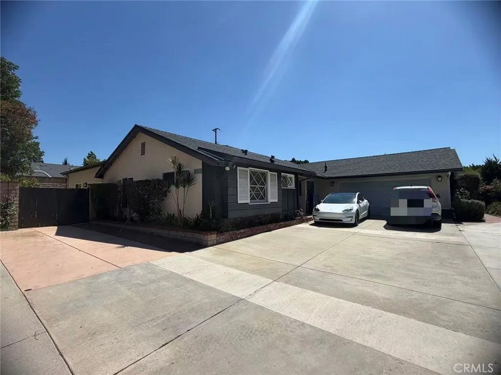 1480 Atterbury — photo