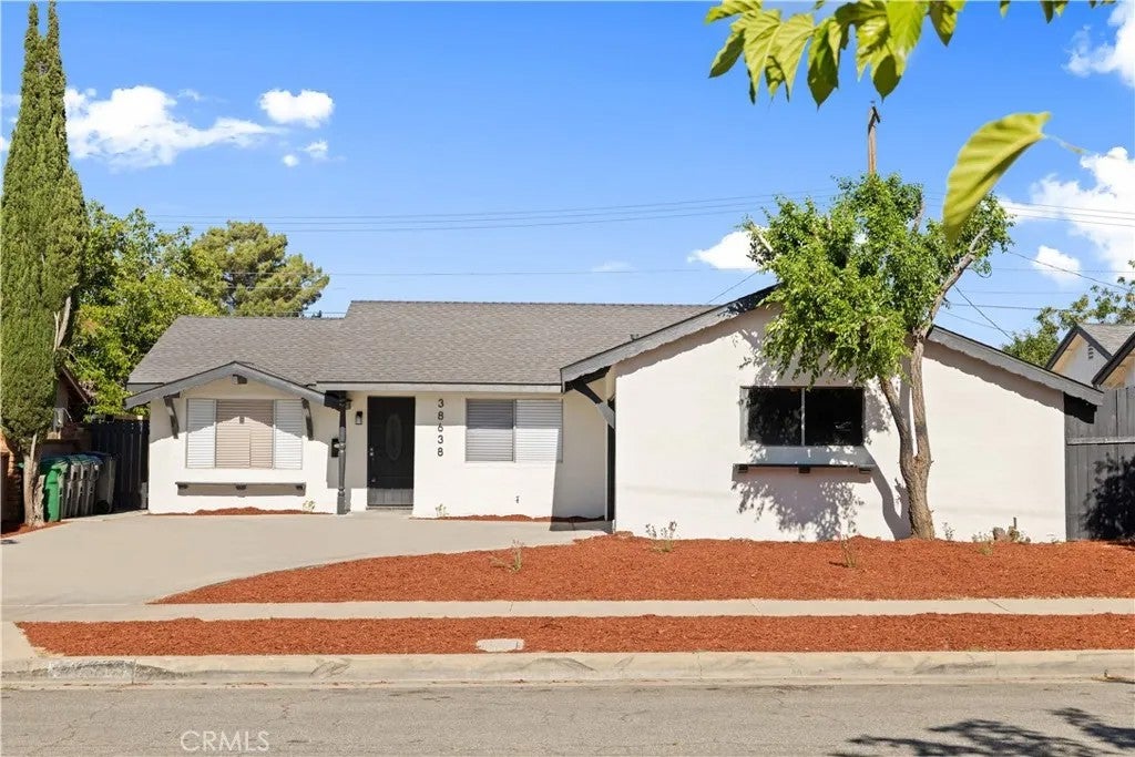 38638 Carolside Avenue — photo