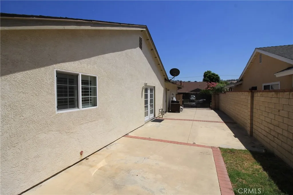 23951 Decorah Road — photo