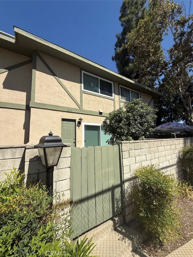 1103 W Francis Street — photo
