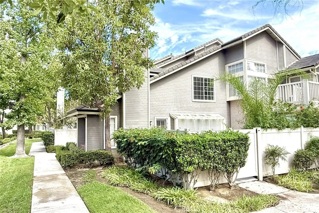 20772 E Crest Lane Unit C — photo
