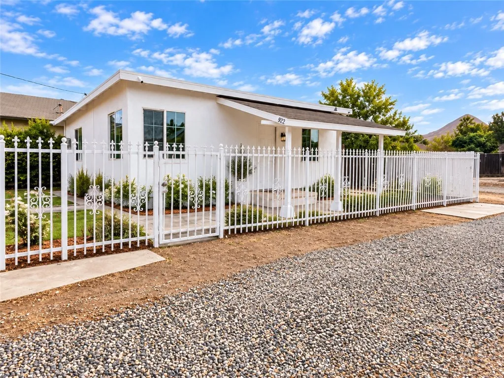 922 Center Street, Riverside, CA 92507 — photo 2